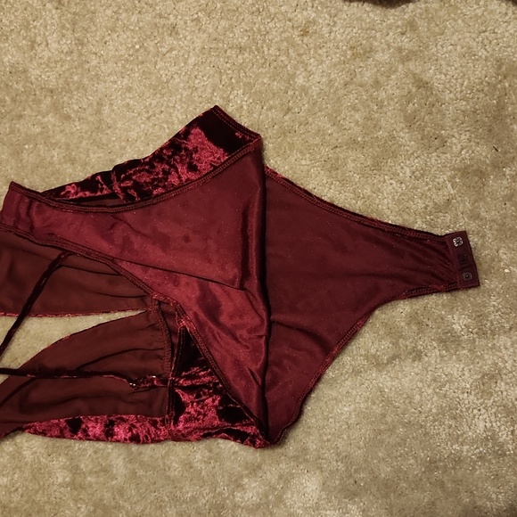 Forever 21 Womens Bodysuit Size S Maroon Velvet Like - Picture 9 of 9